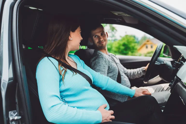 تحذير من حزام الأمان العادي للحامل والجنين